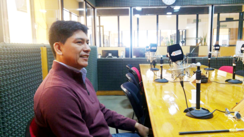 El ingeniero electrónico Javier Valdez, de la UTE TV Fuego-COIVALSA, dialogó con Radio Universidad (93.5 MHZ) sobre el avance del tendido de fibra óptica, y la satisfacción de colocar el broche de oro a la tarea realizada en las 22 provincias argentinas, con esta obra en el extremo sur del país.