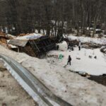 Chofer salvó su vida de milagro tras espectacular vuelco de camión de gran porte