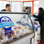 RGA Alimentos provincializa su producción: los pollos frescos llegaron a Tolhuin