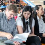 Jóvenes entregaron al gobernador Melella las conclusiones del Congreso Provincial de Estudiantes