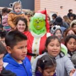 En vísperas navideñas, Papá Noel y el Grinch recorrieron distintos barrios de la provincia