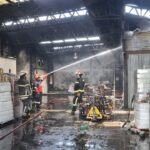 El fuego devastó un depósito repleto de mercaderías de la distribuidora Soda Sur