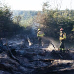 Brigadistas trabajan para evitar la propagación del incendio forestal detectado en la Estancia San Justo