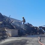 Se reactivó incendio en recicladora y ya hay 51 intervenciones en el lugar